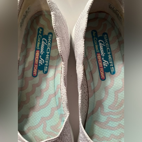 Skechers Lt. Grey Scalloped Edge Slip On Size 11 - Picture 3 of 5